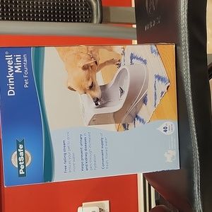 NEW IN BOX  PET SAFEdrink well mini fountain